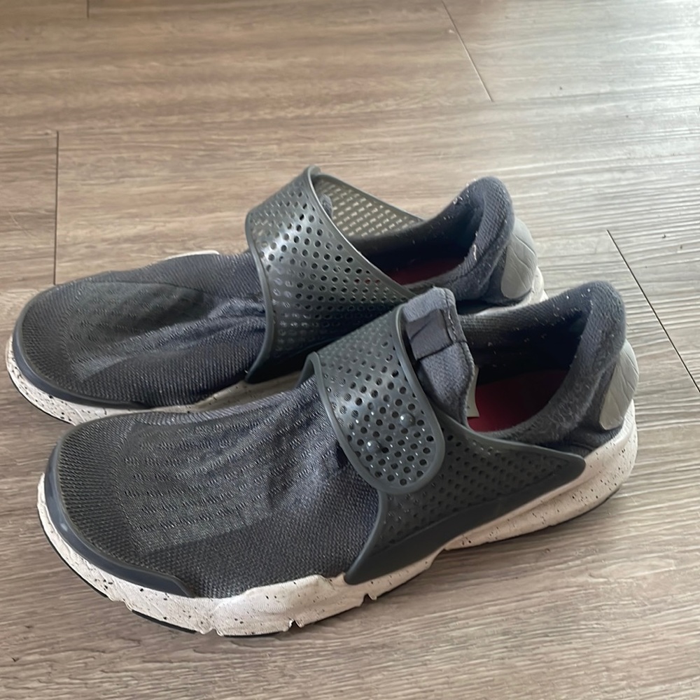 Gray Nike Tennis Shoes